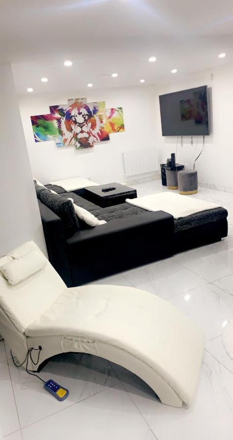 Love Room Givors Zewnętrze zdjęcie