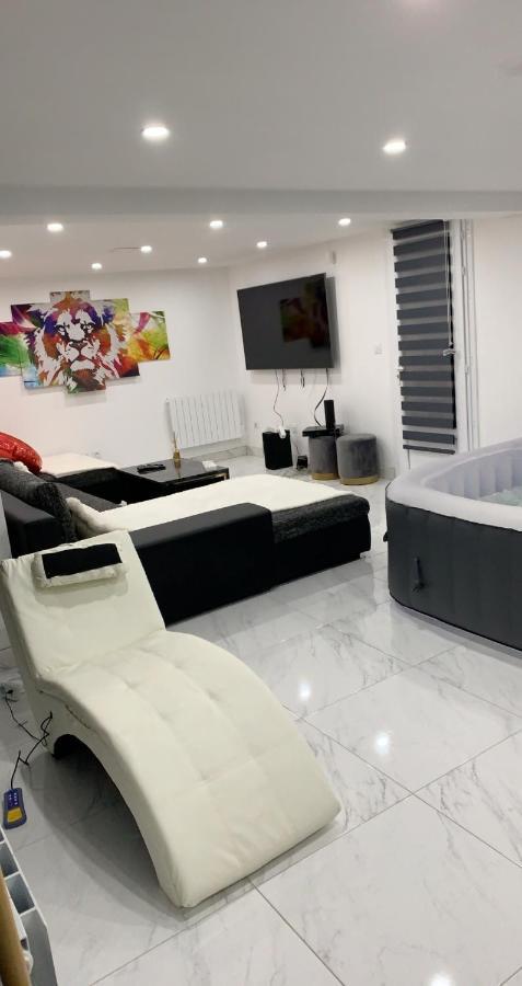 Love Room Givors Zewnętrze zdjęcie