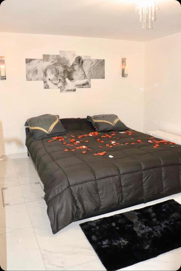 Love Room Givors Zewnętrze zdjęcie